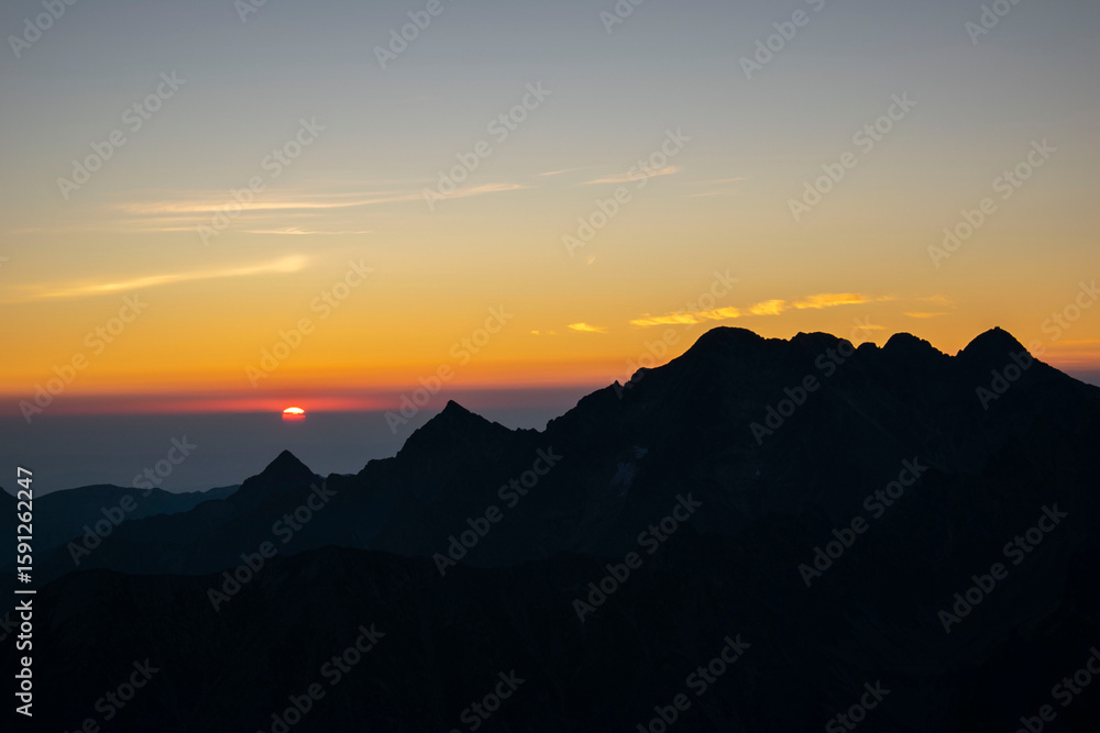 Obraz premium Mountain peaks at sunrise. Sunlight falling, painting with light, Rysy in the Polish Tatra Mountains