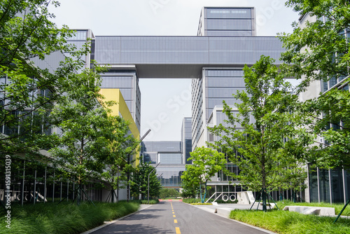 Modern commercial buildings are set in green and environmentally friendly green landscapes, with the appearance of commercial and office buildings and urban modern architectural structures