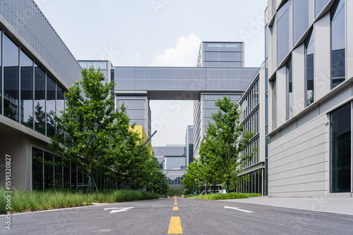 Modern commercial buildings are set in green and environmentally friendly green landscapes, with the appearance of commercial and office buildings and urban modern architectural structures