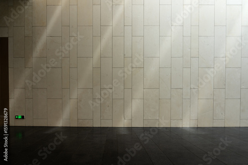 The interior public space design of modern museums reflects a sense of spaciousness and the texture of materials