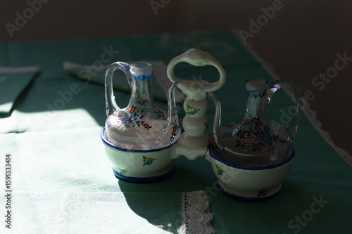 Εκτύπωση καμβά set of glass cruet and oil can and ceramic support