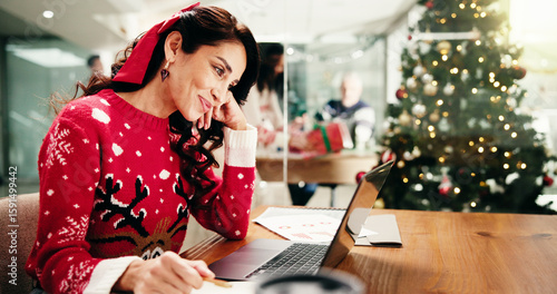 Fototapete Christmas, business and happy woman on laptop in office for finance report, proposal and company profit