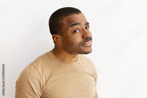 Foto Black man raising eyebrow with skeptical or doubtful expression
