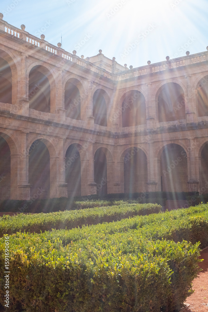 Obraz premium Claustro de San Miguel de los Reyes (Valencia, España) en contraluz