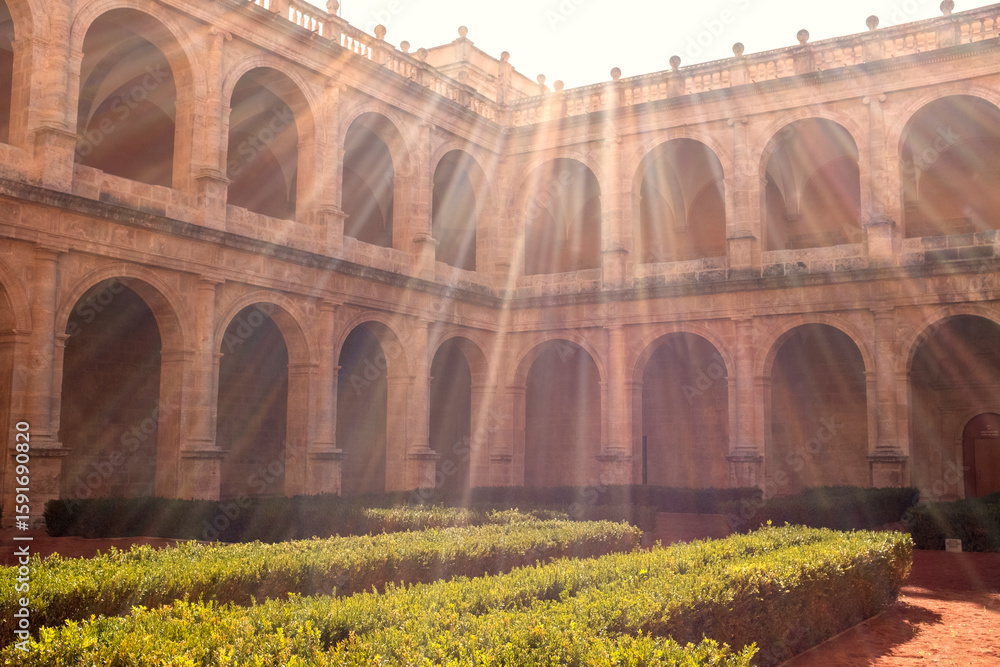 Obraz premium Claustro de San Miguel de los Reyes (Valencia, España) en contraluz