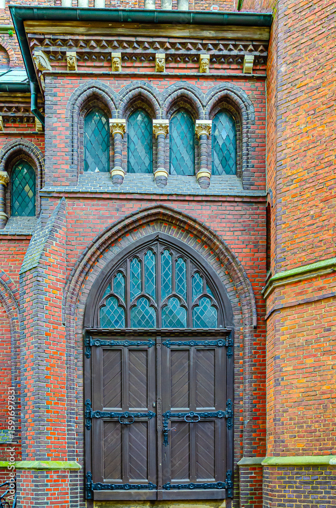 Obraz premium old window in the old building