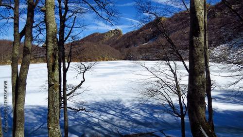 Fotografía The snow-covered Lago Santo Parmense in Parma apennines