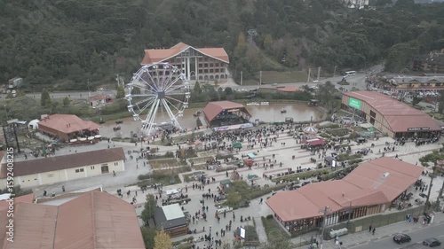 Campos do Jordão Inverno Parque Natureza Trilha Montanha Frio Turismo Cidade Interior Arquitetura Alemã Paisagem Nevoeiro Vila Cultura Estilo Europeu Roupas de Frio Gastronomia Chocolate Quente