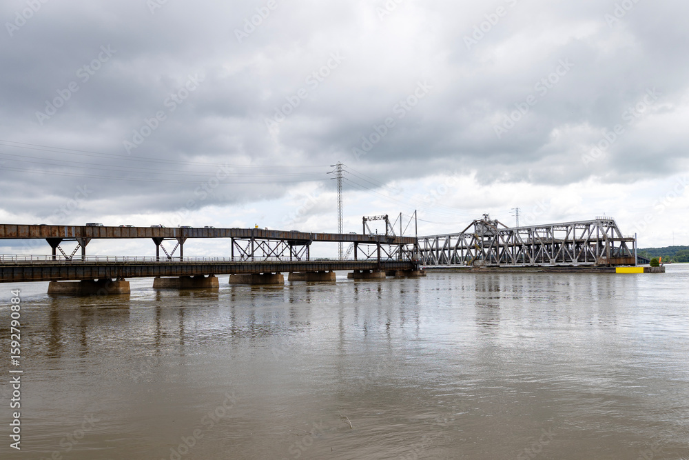 Obraz premium bridge over the river