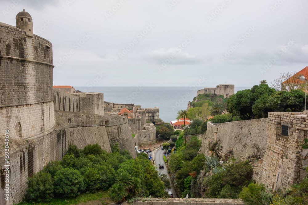 Obraz premium stone walls of fortified city of Dubrovnik castle in Croatia