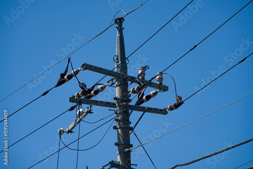 電柱に取り付けられた電線