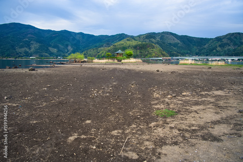 山のある田舎の風景