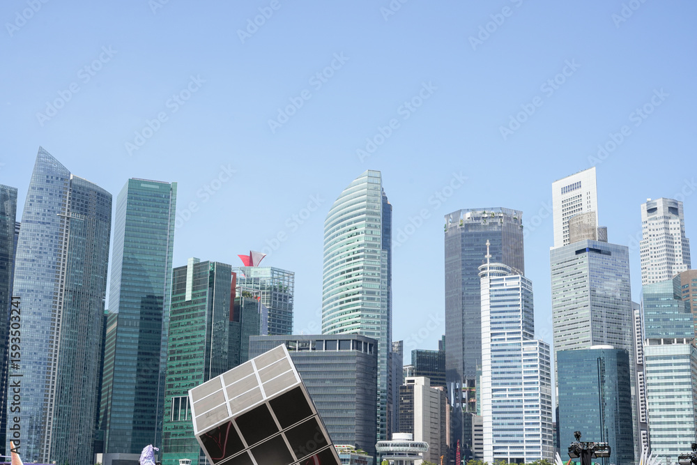 Fototapeta premium A view of the Singapore skyline, showcasing a cluster of modern skyscrapers