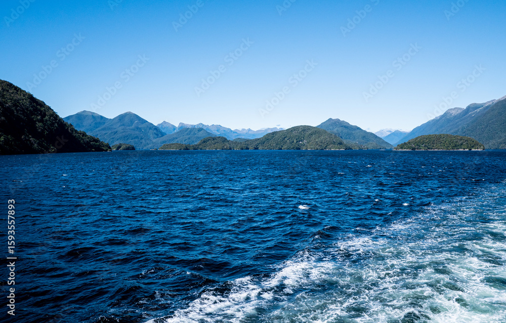 Fototapeta premium bright blue water scenery views from cruise ship idyllic milford sound fiordland national park new zealand serene
