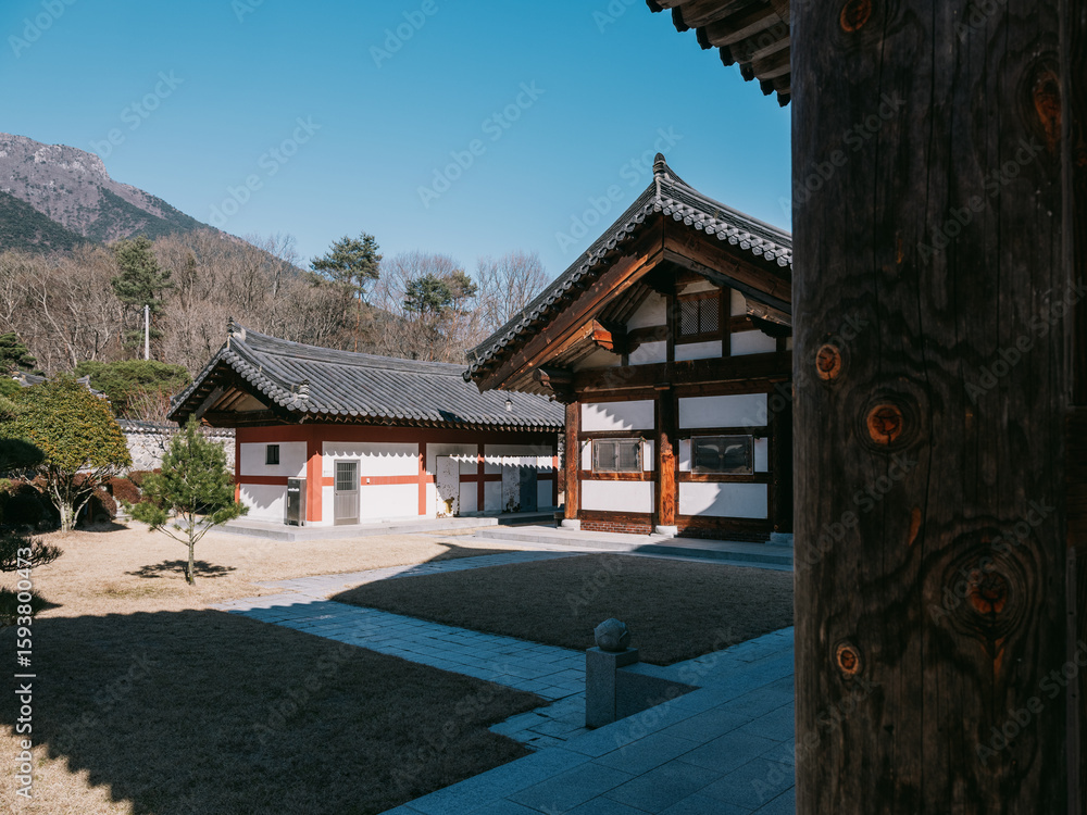 Fototapeta premium The appearance of a traditional Korean temple