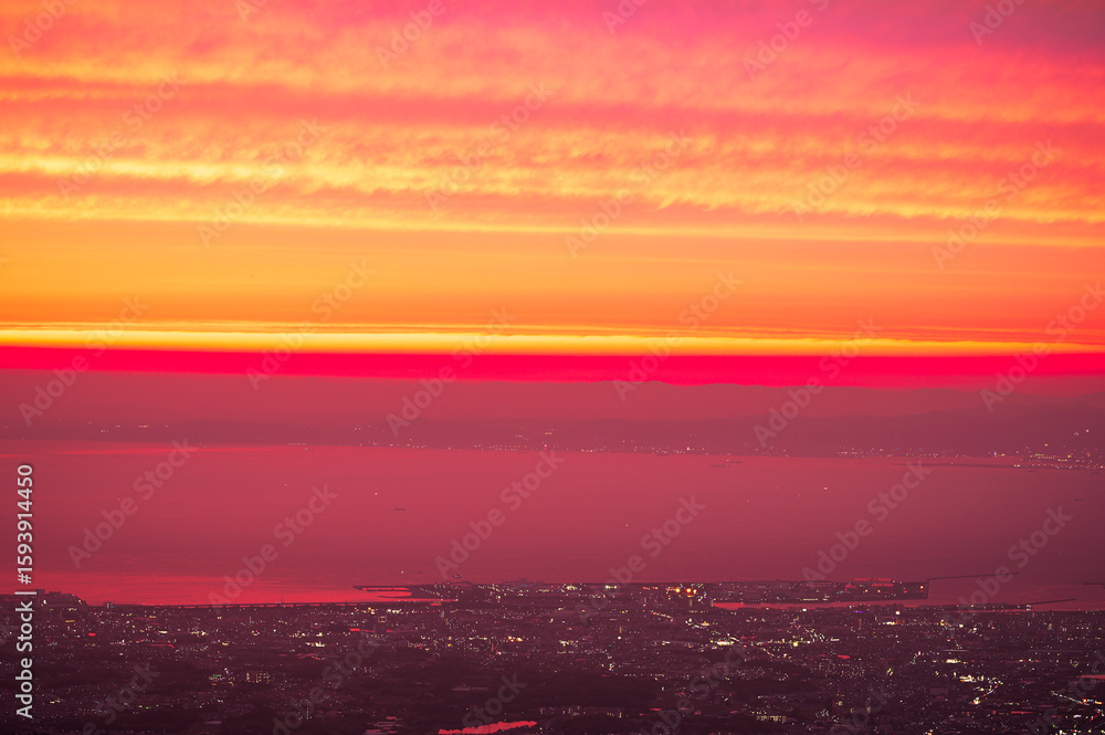 Fototapeta premium 夕焼けに染まる大阪湾