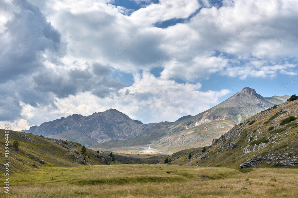 Fototapeta premium GRAN SASSO: Pomeriggio Estivo a Campo Imperatore - L'Aquila