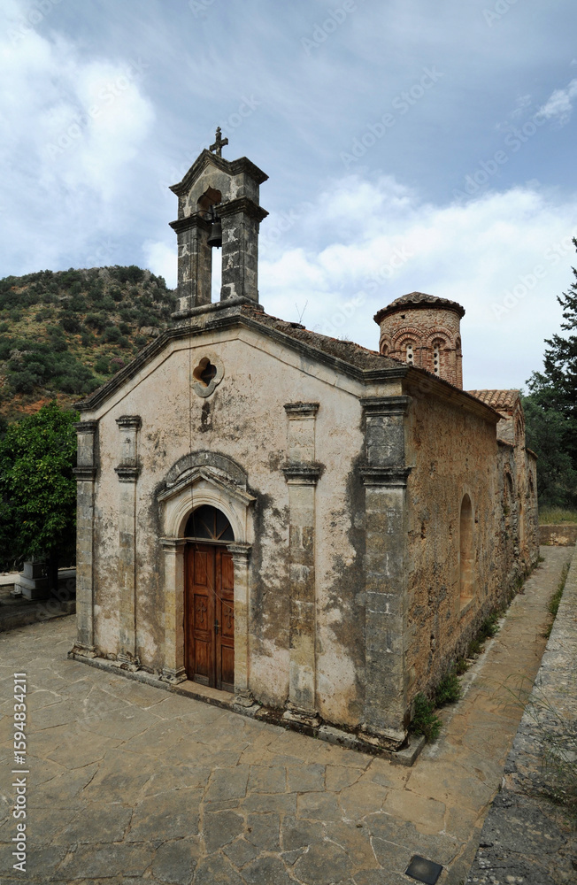 Fototapeta premium L'église Saint-Nicolas de Kyriakoselia près de Stylos en Crète