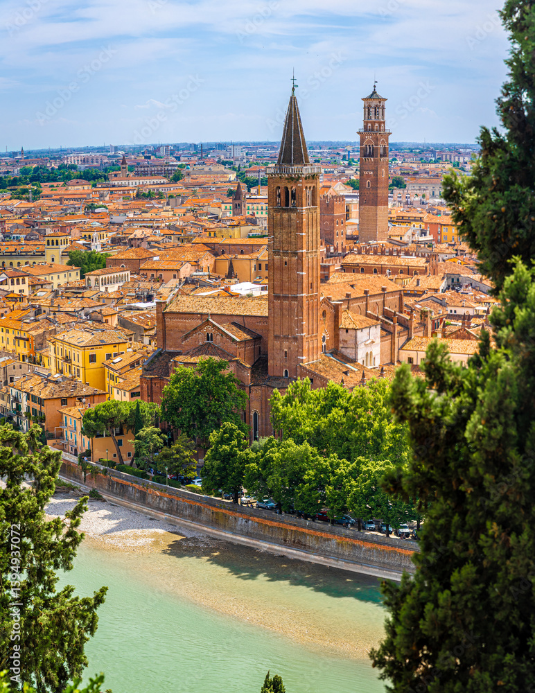 Fototapeta premium Facade of Basilica di Santa Anastasia in Verona, Italy, with Gothic architecture and brick exterior under a bright sunny sky