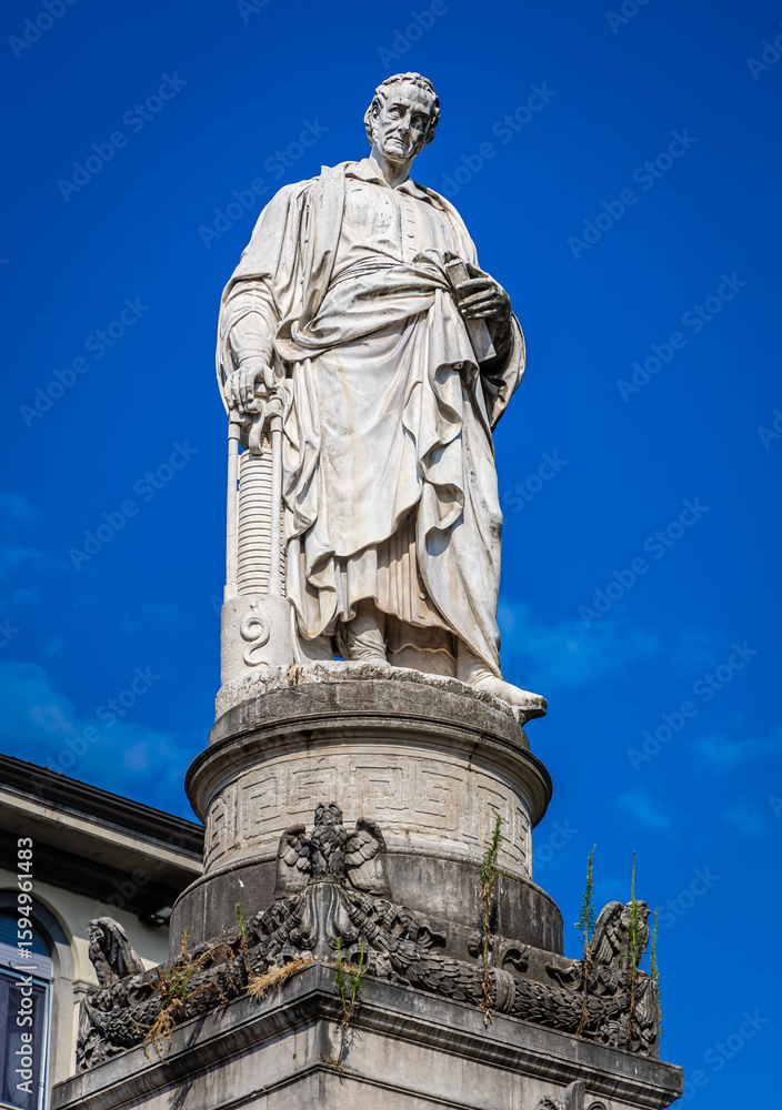 Fototapeta premium Neoclassical Volta Temple monument in Como, Italy, with columns, domed roof, and lakeside park setting under clear summer skies.
