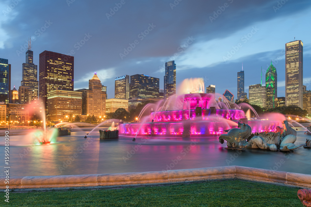 Obraz premium Chicago, Illinois, USA Fountain and Skyline