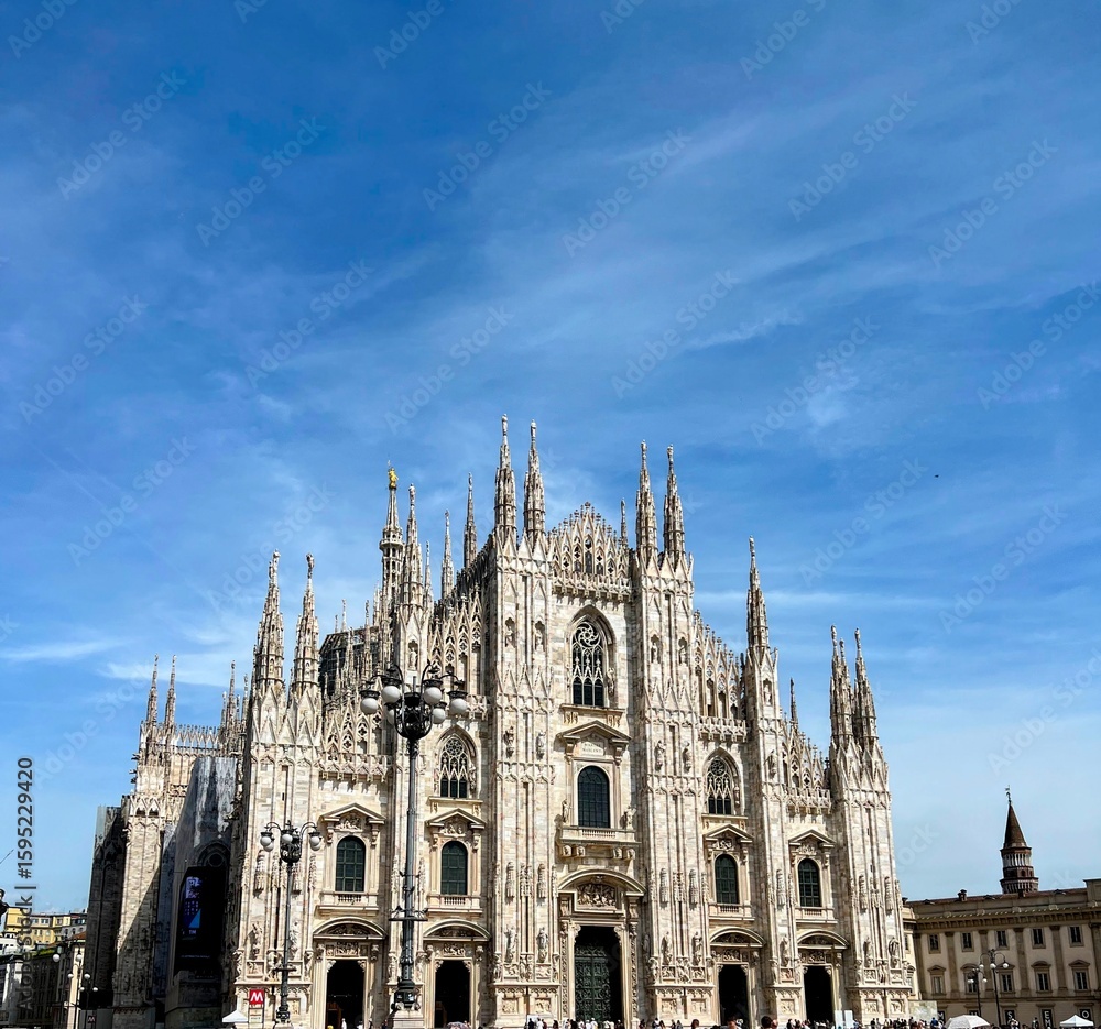Fototapeta premium Majestic Milan Cathedral Under Blue Sky