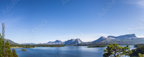 Panorama der Ofoten  am Efjord in Nordand in Nord-Norwegen