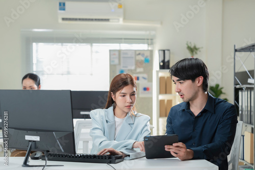 Fotografie Cheerful mature coworkers and confident operators cooperating on customer cases