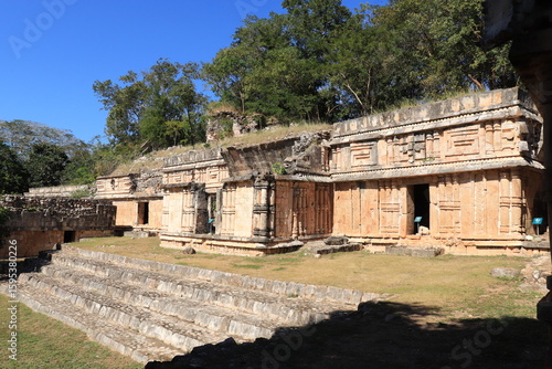 Site de Labna au Mexique le palais 