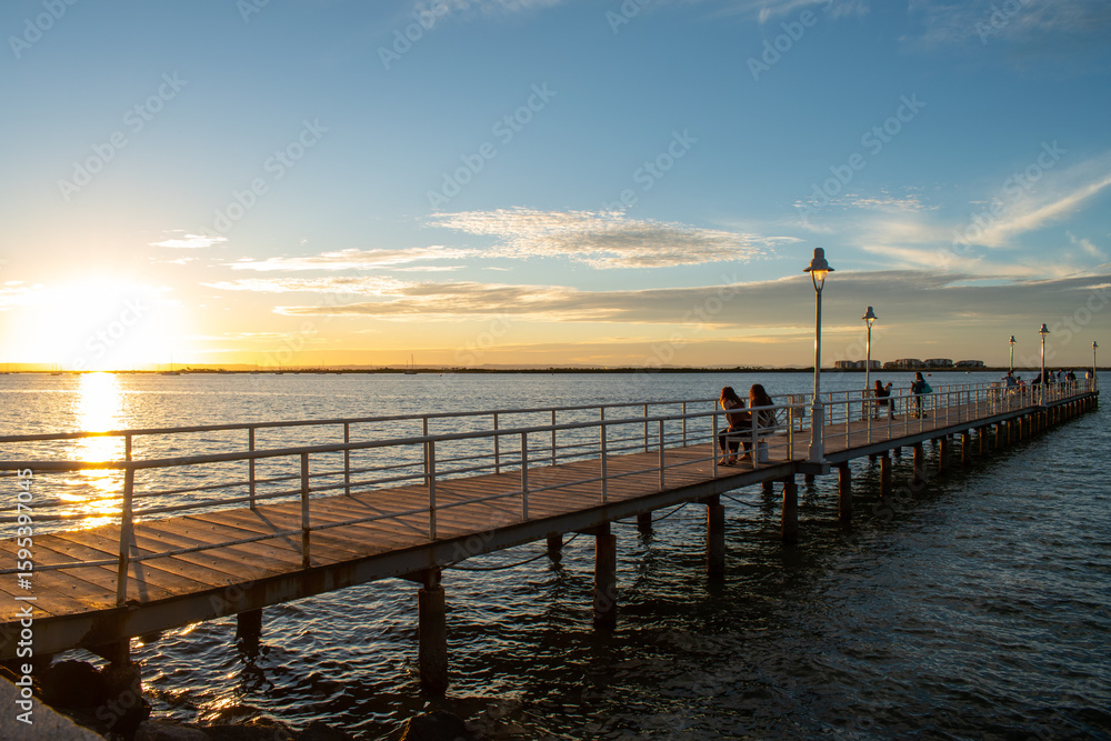 Fototapeta premium puente y mar