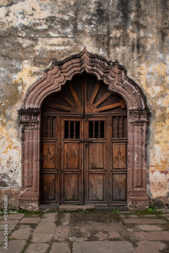 Wallpaper Mural puerta colonial Torontodigital.ca
