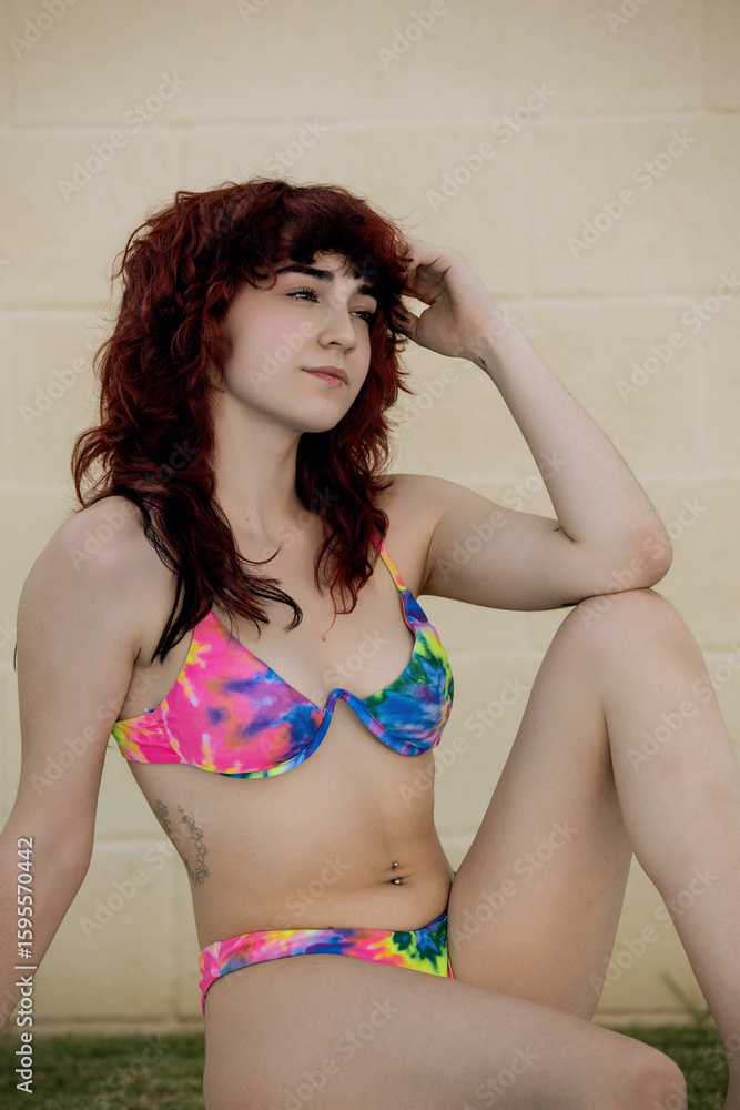 Obraz premium Relaxed young woman enjoying a day at the pool in summer