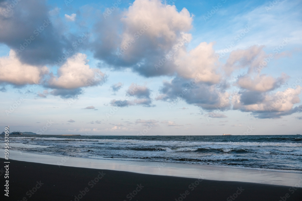 Fototapeta premium clouds over the sea