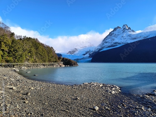 Costa y pared de hielo en una playa de Ushuaia en Argentina