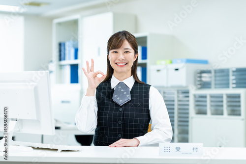 Cuadro en lienzo 窓口のビジネスウーマン