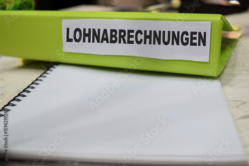 Obraz na plátně Folders with the label Lohnabrechnungen