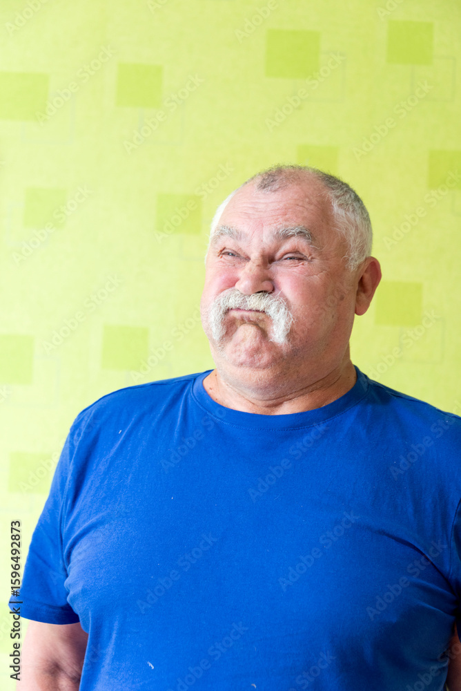 Obraz premium A man poses against a wall, making various grimaces