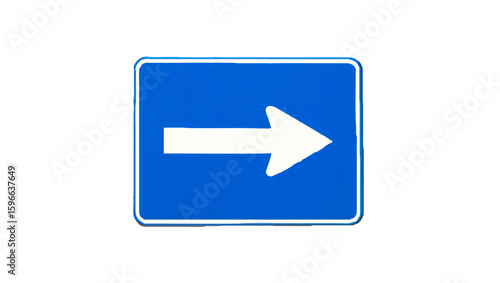 Diverse Freunde lachen und prostieren mit Bierkrügen im Brauhaus

