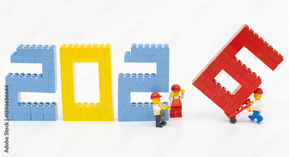 Obraz premium Hong Kong - July 21 2025: workers set up the new year 2026 wording