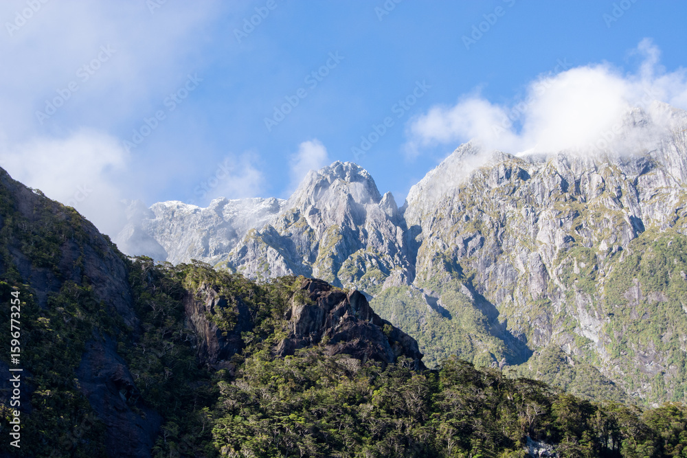 Naklejka premium Majestic Mountain Landscape with Clouds and Greenery
