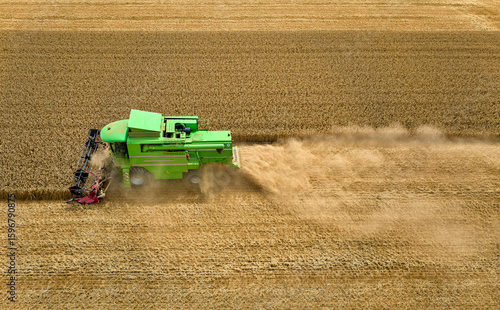 combine harvester harvestin...