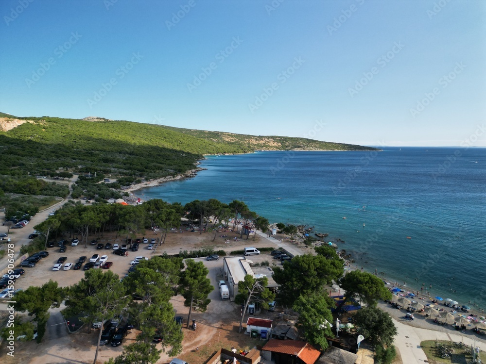 Obraz premium Punat - wyspa Krk - Chorwacja - miasteczko w środkowej części wyspy. Zdjęcia w wysokiej jakośći zrobione dronem