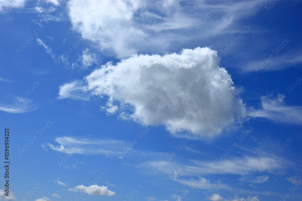 Fototapeta premium A skyscape scene with White and grey fluffy clouds