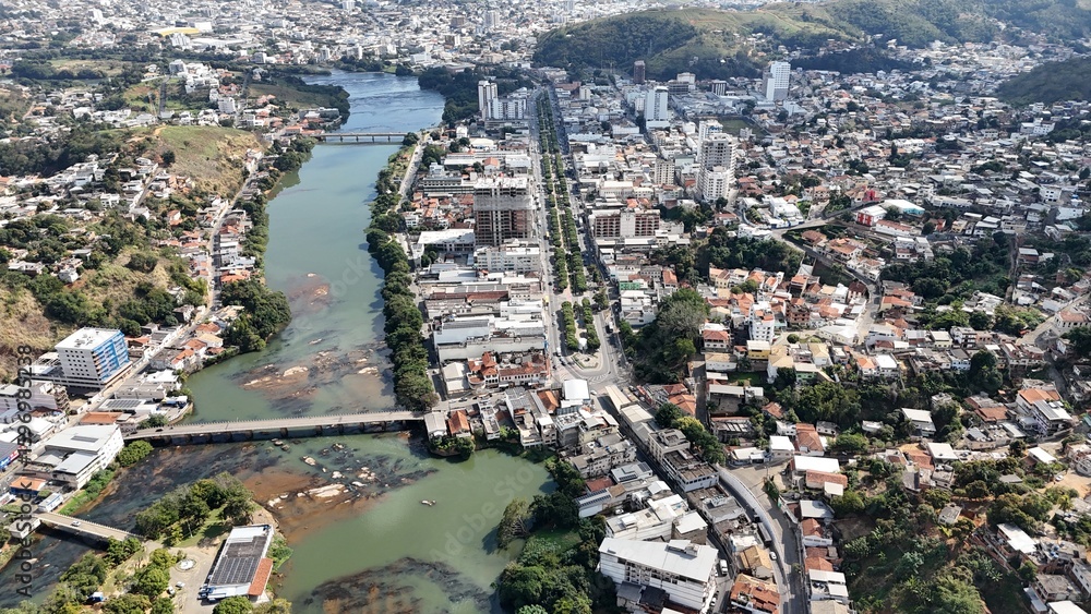 Obraz premium Itaperuna-RJ; Itaperuna; Interior RJ; BR 356; Av. Cardoso Moreira; Rio Muriaé; Centro de Itaperuna; Ponte Itaperuna RJ; Drone Itaperuna RJ; Concha acústica Itaperuna RJ.