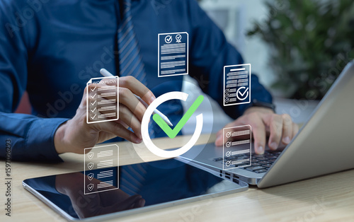 Foto Businessman hand holding pen marking check sign on document
