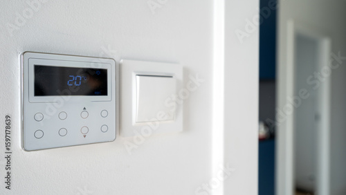 Foto Modern smart home thermostat for efficient energy consumption and climate contro
