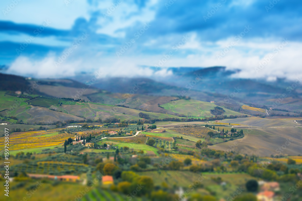 Fototapeta premium Tuscany panoramic landscape with fields, trees and houses