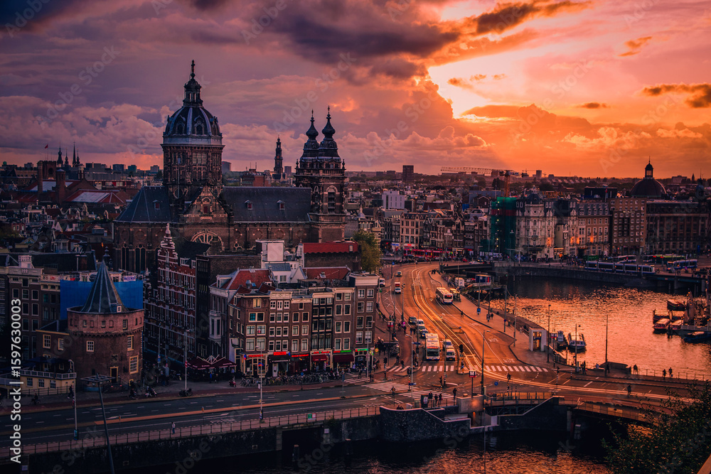 Obraz premium Amsterdam, Netherlands Popular landmark and travel destination in old european city