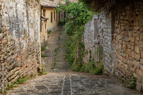 Fototapeta Naklejka Na Ścianę i Meble -  photo of the narrow streets of the medieval Italian town of Serra San Quirico.