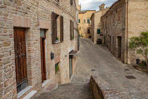 Fototapeta Naklejka Na Ścianę i Meble -  photo of the narrow streets of the medieval Italian town of Serra San Quirico.